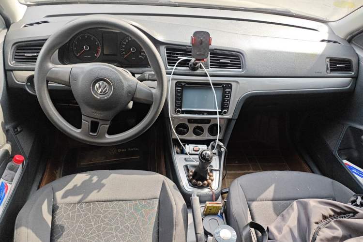 Used Volkswagen Lavida 2013 Revised Classic 1.6L Manual Fashion Edition Interior 2