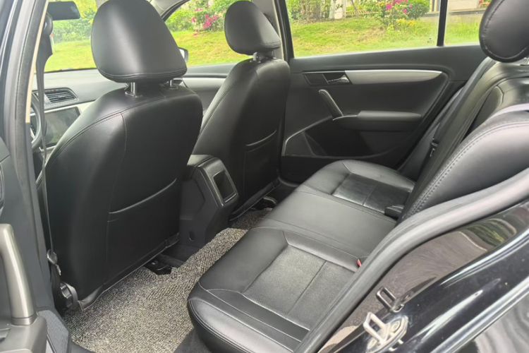 Used Volkswagen Lavida 2013 Revised Classic 1.6L Automatic Fashion Edition Interior 2