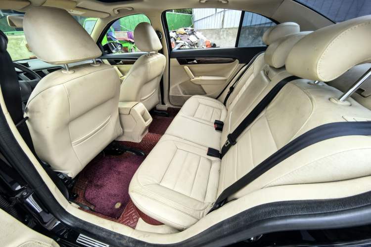 Used Volkswagen Lavida 2013 Restyled Classic 1.6L Manual Comfort Edition Interior 2