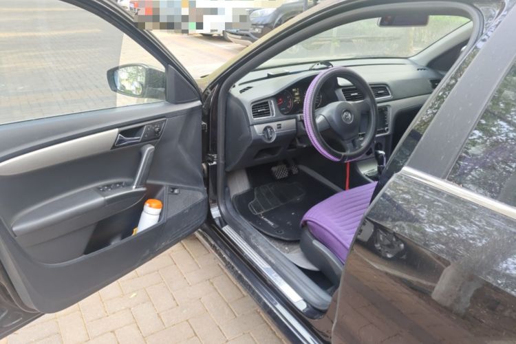 Used Volkswagen Lavida 2013 Restyled Classic 1.6L Automatic Comfort Edition Interior 3