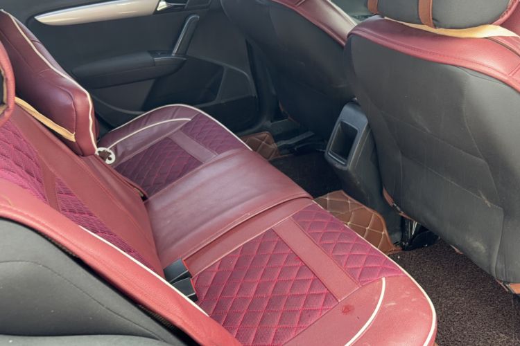 Used Volkswagen Lavida 2013 1.6L Automatic Fashion Edition Interior 3