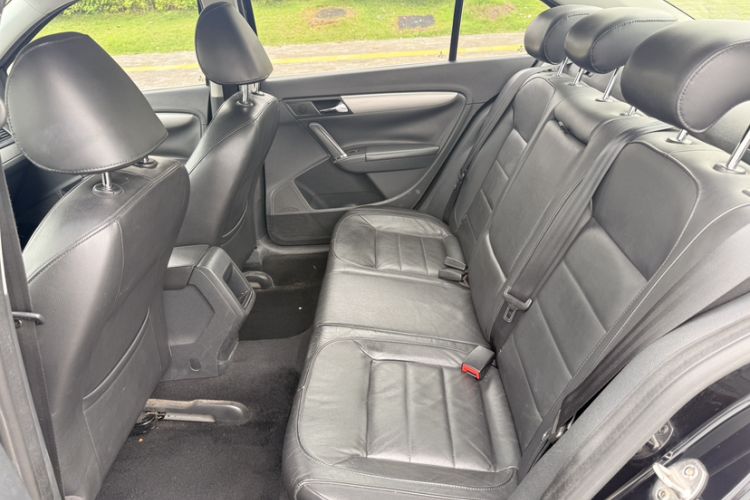Used Volkswagen Lavida 2013 Restyled Classic 1.6L Automatic Comfort Edition Interior 3