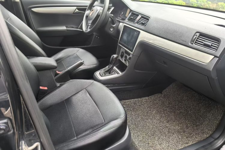 Used Volkswagen Lavida 2013 Revised Classic 1.6L Automatic Fashion Edition Interior 3