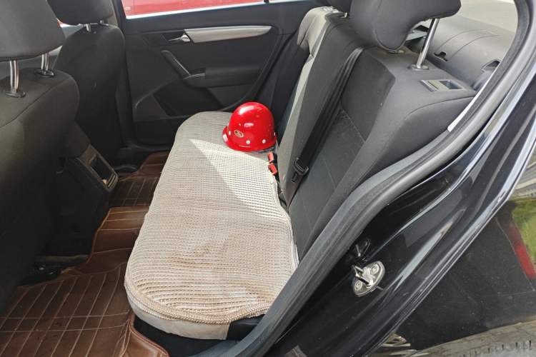 Used Volkswagen Lavida 2013 Revised Classic 1.6L Manual Fashion Edition Interior 4