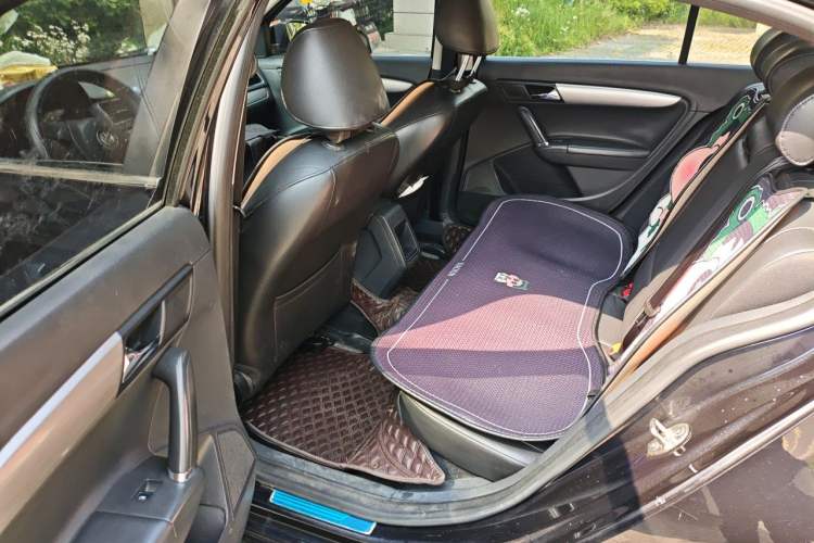 Used Volkswagen Lavida 2013 Restyled Classic 1.6L Automatic Comfort Edition Interior 4