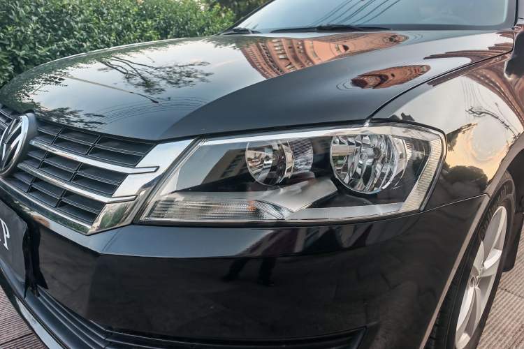 Used Volkswagen Lavida 2013 Revised Classic 1.6L Automatic Fashion Edition Left Front Headlight