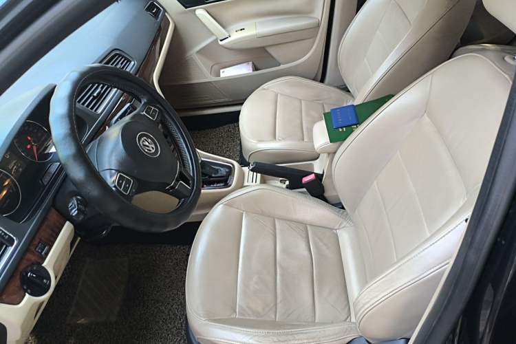 Used Volkswagen Lavida 2013 Revised Version 1.4 TSI DSG Comfort Edition Left Front Seat