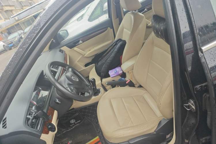Used Volkswagen Lavida 2013 1.4TSI Manual Comfort Edition Left Front Seat