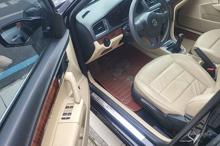 Used Volkswagen Lavida 2013 Revised Version 1.4 TSI Manual Comfort Edition Left Front Seat