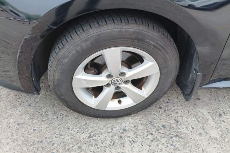 Used Volkswagen Lavida 2013 Revised Classic 1.6L Automatic Fashion Edition Left Front Wheel Hub