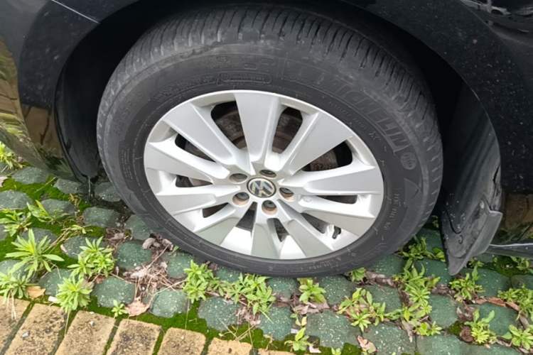 Used Volkswagen Lavida 2013 Restyled Classic 1.6L Automatic Comfort Edition Left Front Wheel Hub