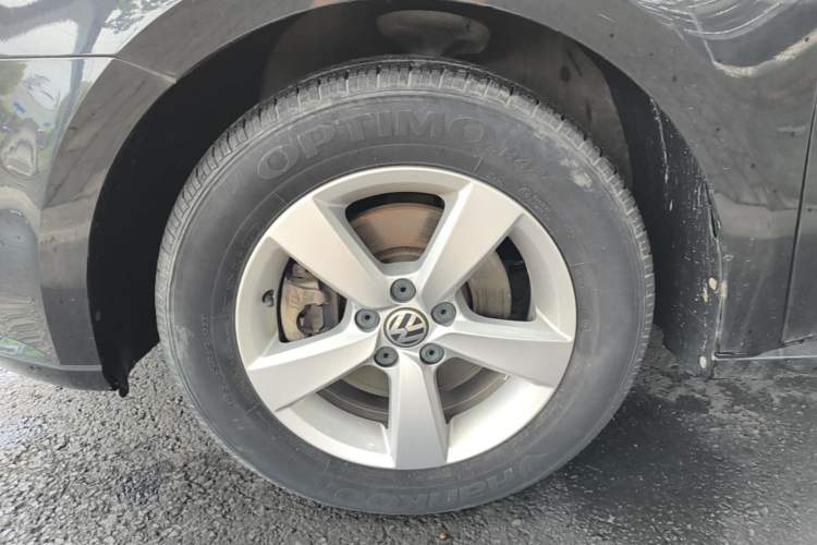 Used Volkswagen Lavida 2013 Revised Classic 1.6L Manual Fashion Edition Left Front Wheel Hub