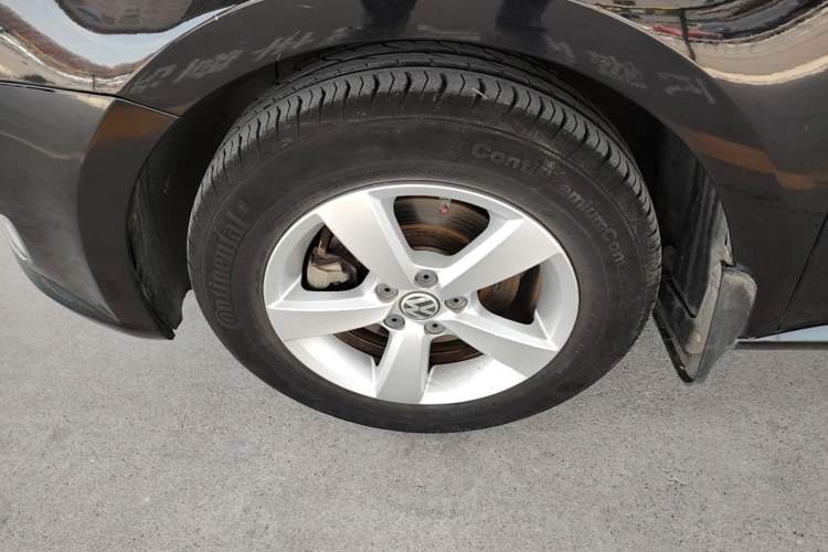 Used Volkswagen Lavida 2013 Revised Classic 1.6L Automatic Fashion Edition Left Front Wheel Hub