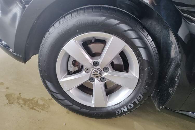 Used Volkswagen Lavida 2013 Revised Classic 1.6L Automatic Fashion Edition Left Front Wheel Hub
