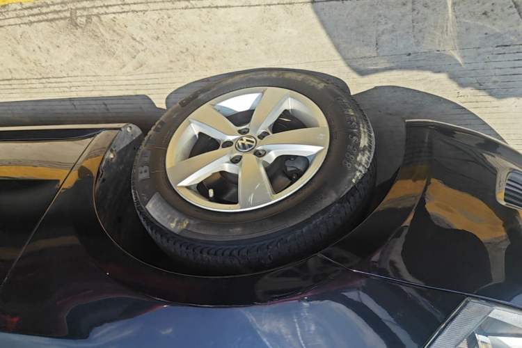 Used Volkswagen Lavida 2013 Revised Classic 1.6L Automatic Fashion Edition Left Front Wheel Hub