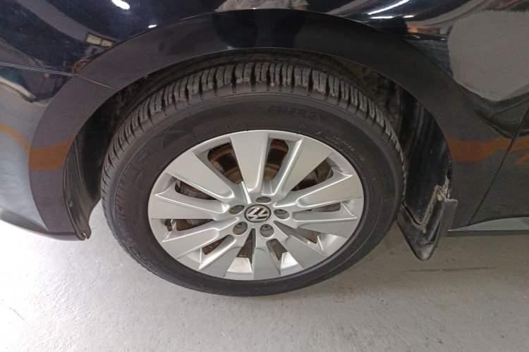 Used Volkswagen Lavida 2013 Restyled Classic 1.6L Automatic Comfort Edition Left Front Wheel Hub