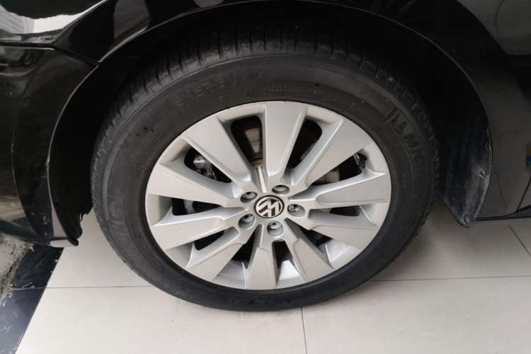 Used Volkswagen Lavida 2013 Revised Version 1.4 TSI DSG Comfort Edition Left Front Wheel Hub