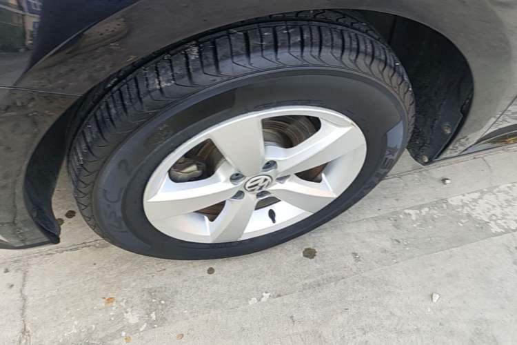 Used Volkswagen Lavida 2013 Revised Classic 1.6L Automatic Fashion Edition Left Front Wheel Hub