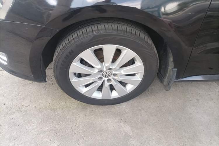 Used Volkswagen Lavida 2013 Restyled Classic 1.6L Manual Comfort Edition Left Front Wheel Hub