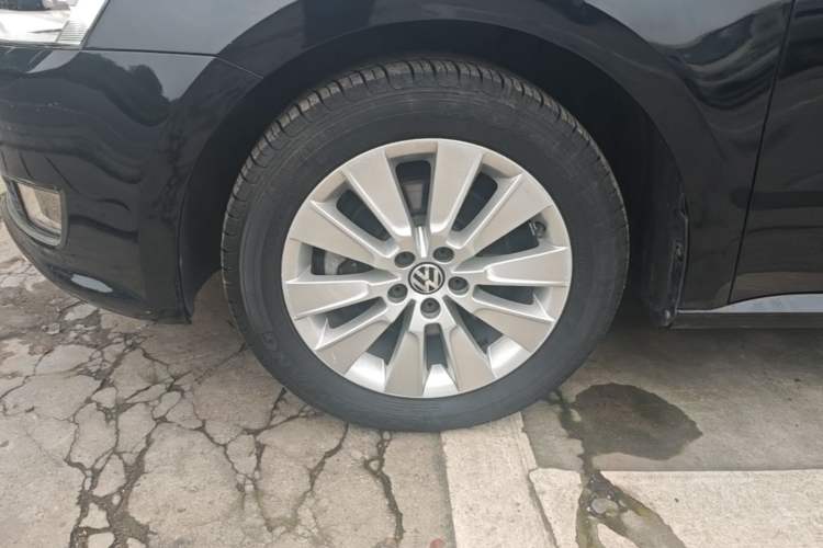 Used Volkswagen Lavida 2013 Restyled Classic 1.6L Automatic Comfort Edition Left Front Wheel Hub