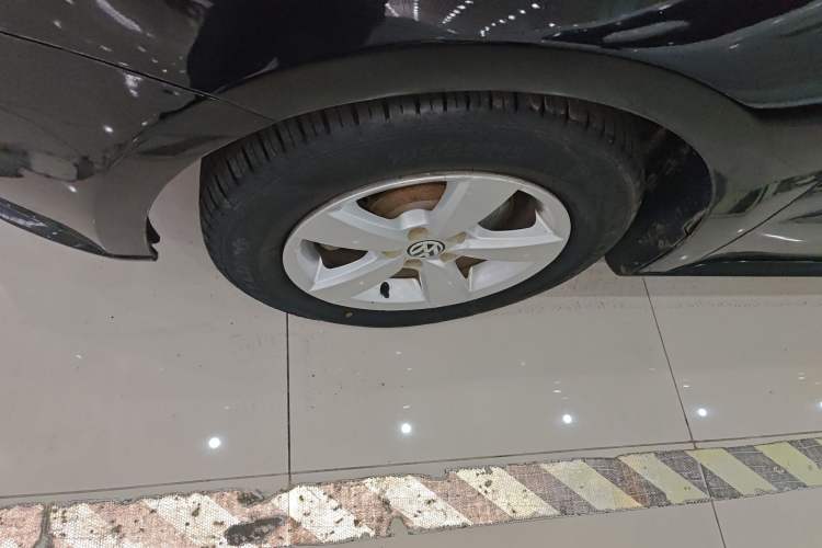 Used Volkswagen Lavida 2013 Revised Classic 1.6L Automatic Fashion Edition Left Front Wheel Hub