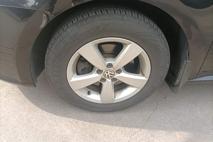 Used Volkswagen Lavida 2013 Revised Classic 1.6L Manual Fashion Edition Left Front Wheel Hub