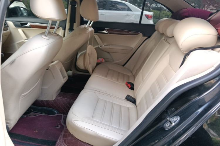 Used Volkswagen Lavida 2013 Revised Version 1.6L Automatic Luxury Edition Left Rear Seat