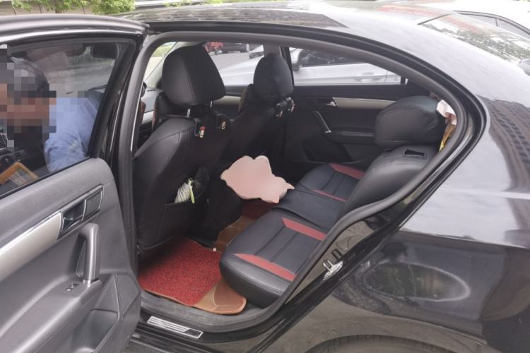 Used Volkswagen Lavida 2013 Revised Version 1.6L Automatic Luxury Edition Left Rear Seat