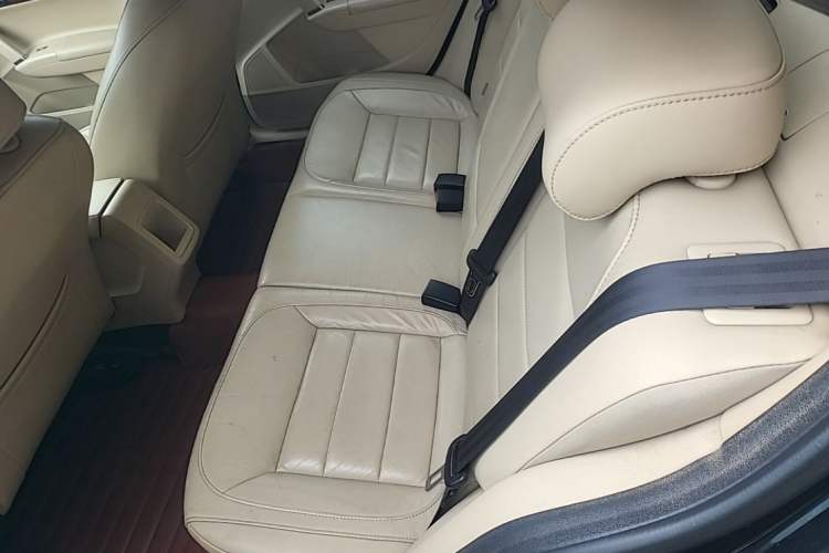 Used Volkswagen Lavida 2013 Revised Version 1.4 TSI Manual Comfort Edition Left Rear Seat