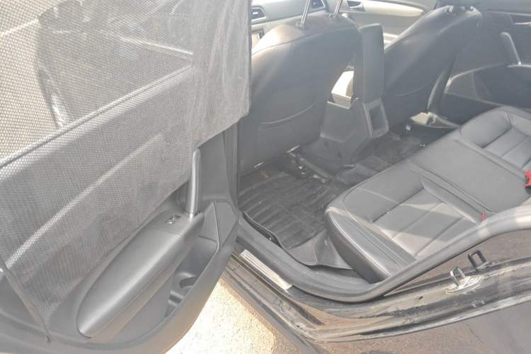 Used Volkswagen Lavida 2013 1.6L Manual Comfort Edition Left Rear Seat