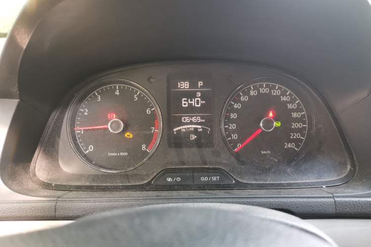Used Volkswagen Lavida 2013 Revised Classic 1.6L Automatic Fashion Edition Odometer Close Up
