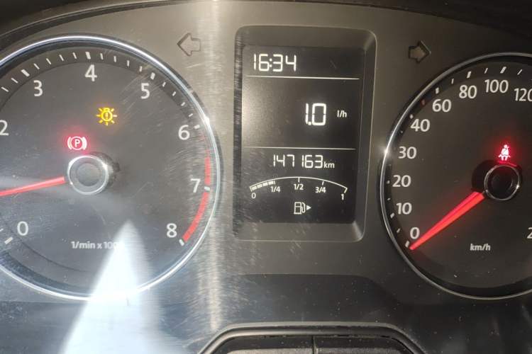 Used Volkswagen Lavida 2013 Restyled Classic 1.6L Manual Comfort Edition Odometer Close Up