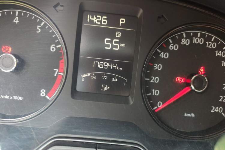 Used Volkswagen Lavida 2013 Revised Classic 1.6L Automatic Fashion Edition Odometer Close Up