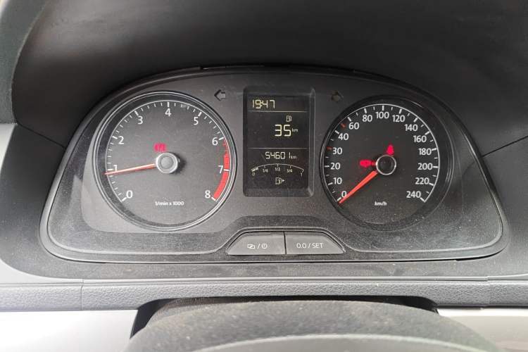 Used Volkswagen Lavida 2013 Revised Classic 1.6L Manual Fashion Edition Odometer Close Up