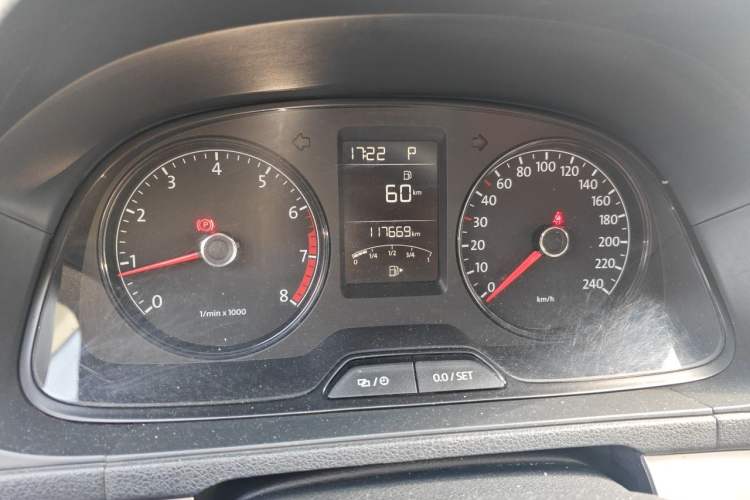 Used Volkswagen Lavida 2013 Revised Classic 1.6L Automatic Fashion Edition Odometer Close Up