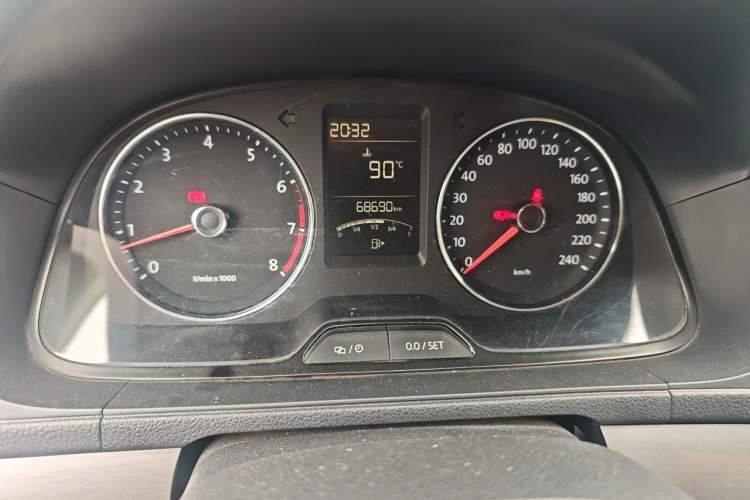 Used Volkswagen Lavida 2013 1.6L Manual Comfort Edition Odometer Close Up