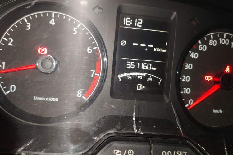 Used Volkswagen Lavida 2013 Revised Classic 1.6L Manual Fashion Edition Odometer Close Up