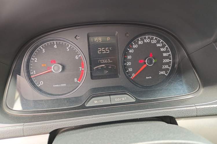 Used Volkswagen Lavida 2013 Revised Classic 1.6L Automatic Fashion Edition Odometer Close Up