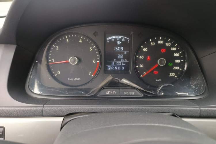 Used Volkswagen Lavida 2013 1.6L Automatic Fashion Edition Odometer Close Up
