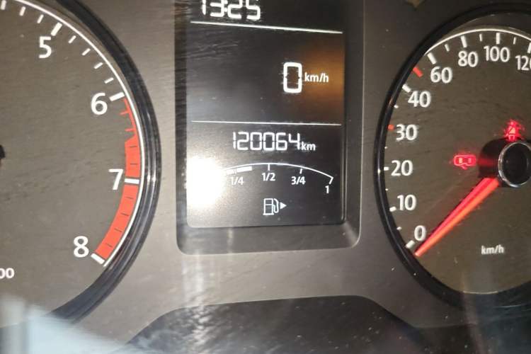 Used Volkswagen Lavida 2013 Revised Classic 1.6L Manual Fashion Edition Odometer Close Up