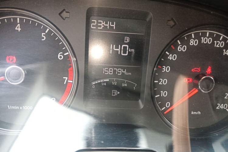 Used Volkswagen Lavida 2013 Revised Classic 1.6L Manual Fashion Edition Odometer Close Up