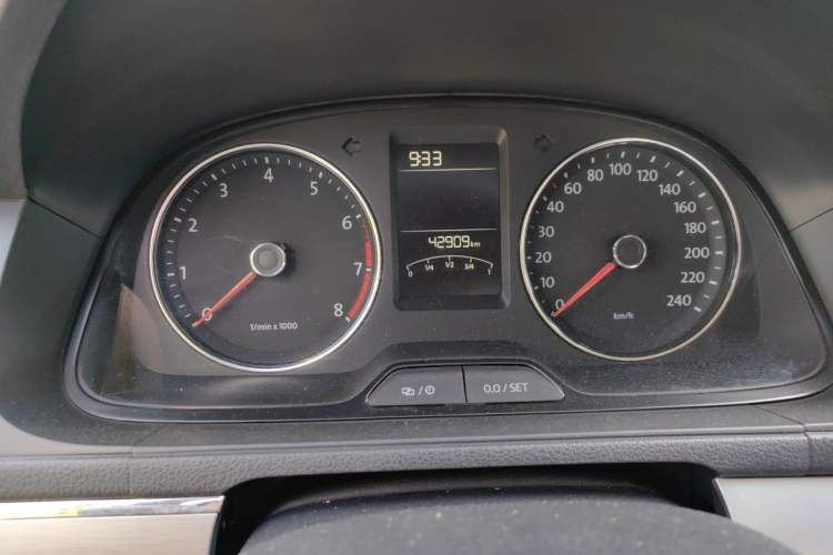 Used Volkswagen Lavida 2013 Revised Version 1.6L Automatic Luxury Edition Odometer Close Up