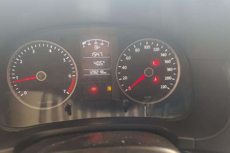 Used Volkswagen Lavida 2013 Classic 1.6L Manual Fashion Edition Odometer Close Up
