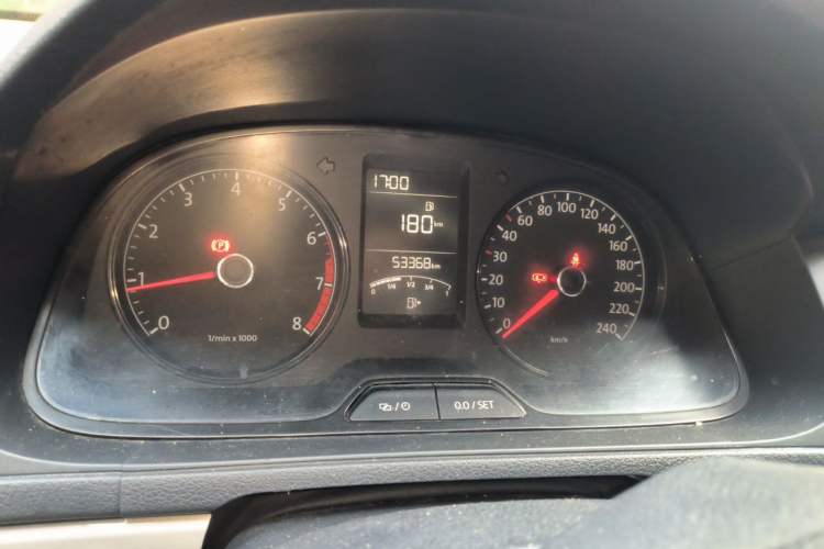 Used Volkswagen Lavida 2013 1.6L Manual Fashion Edition Odometer Close Up