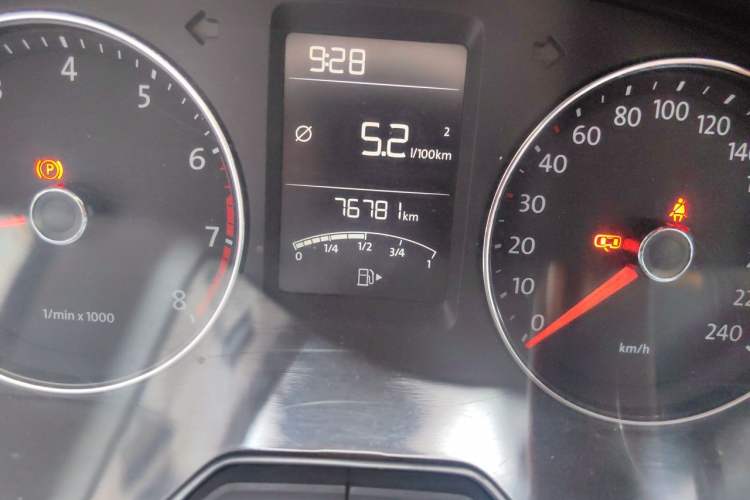 Used Volkswagen Lavida 2013 Restyled Classic 1.6L Manual Comfort Edition Odometer Close Up