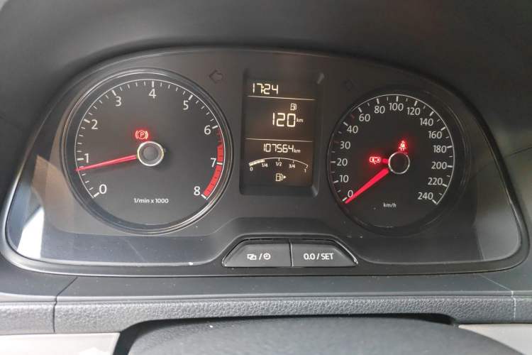 Used Volkswagen Lavida 2013 Revised Classic 1.6L Manual Fashion Edition Odometer Close Up