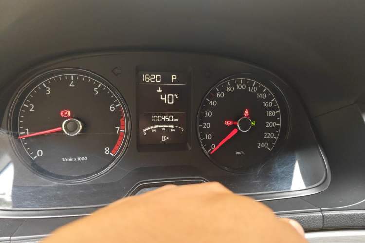 Used Volkswagen Lavida 2013 Classic 1.6L Automatic Fashion Edition Odometer Close Up