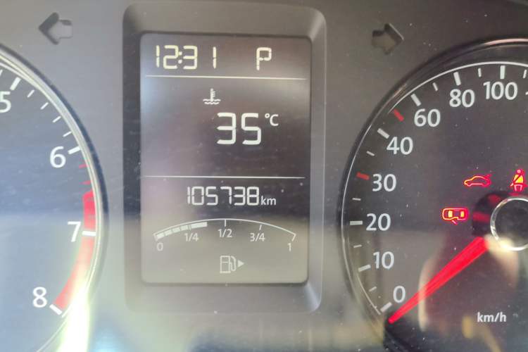 Used Volkswagen Lavida 2013 Revised Classic 1.6L Automatic Fashion Edition Odometer Close Up