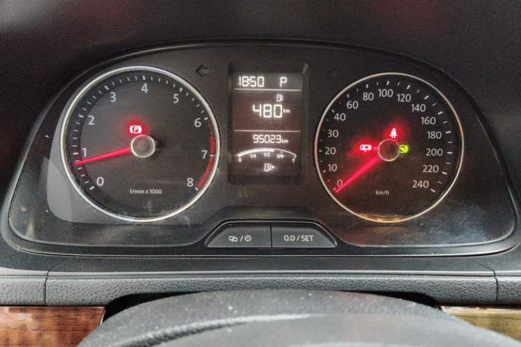Used Volkswagen Lavida 2013 Restyled Classic 1.6L Automatic Comfort Edition Odometer Close Up