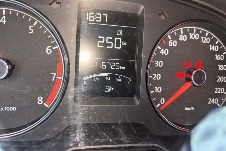 Used Volkswagen Lavida 2013 Revised Classic 1.6L Manual Fashion Edition Odometer Close Up